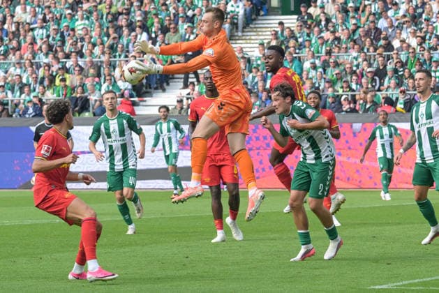 Torwart Karl Hein (SV Werder Bremen 1) , SV Werder Bremen - RB Leipzig, Fussball, Bundesliga, DFL, 05.9.2026 DFB regulations prohibit any use of photographs as image sequences and or quasi-video Bremen Bremen Deutschland *** Goalkeeper Karl Hein, SV Werder Bremen 1, SV Werder Bremen vs. RB Leipzig, soccer, Bundesliga, DFL, September 5, 2026. DFB regulations prohibit any use of photographs as image sequences and or quasi-video. Bremen, Bremen, Germany Copyright: xkolbert-press BurghardxSchreyerx