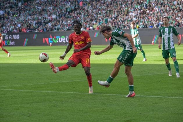 Oliver Deman (SV Werder Bremen 2) klaert gegen nJohan Bakayoko (RB Leipzig 11), SV Werder Bremen - RB Leipzig, Fussball, Bundesliga, DFL, 05.9.2026 DFB regulations prohibit any use of photographs as image sequences and or quasi-video Bremen Bremen Deutschland *** Oliver Deman (SV Werder Bremen 2) clears the ball against nJohan Bakayoko (RB Leipzig 11), SV Werder Bremen vs. RB Leipzig, Soccer, Bundesliga, DFL, September 5, 2026. DFB regulations prohibit any use of photographs as image sequences and or quasi-video. Bremen, Bremen, Germany Copyright: xkolbert-press BurghardxSchreyerx