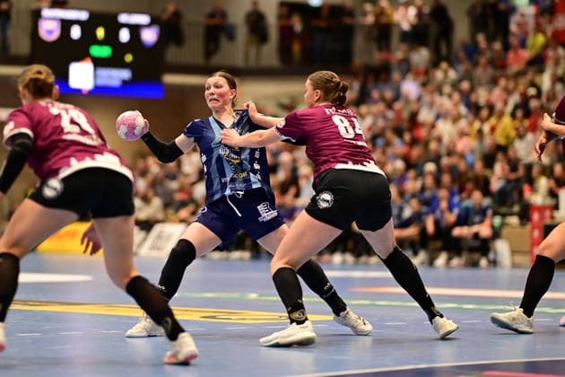 Handball I Frauen I Saison 2026-2027 I Bundesliga I 2. Spieltag I Buxtehuder SV - HC Leipzig I 05.09.2026 Anika Hampel (10, Buxtehuder Sportverein) Emma Niemann (84, HC Leipzig) Buxtehude Halle Nord (Neu) Niedersachsen Deutschland Copyright: xLobeca FelixxWeißbergx