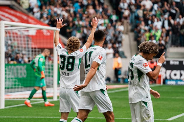 Deutschland: Fußball 1. Bundesliga Männer 2026 - 2027, 2. Spieltag - VfL Borussia Mönchengladbach vs SV Elversberg (ista Borussia Park): Jubel, Tor, Führung, Treffer, Freude, feiern, Emotionen, 1 zu 0 von Hugo Bolin (Borussia Mönchengladbach, 38), winken *** Germany Soccer 1 Bundesliga Men 2026–2027, Matchday 2: VfL Borussia Mönchengladbach vs. SV Elversberg at Borussia Park—cheers, goal, lead, strike, joy, celebration, emotions, 1–0 by Hugo Bolin (Borussia Mönchengladbach), 38 , waving Copyright: xThiemoxRudolphx