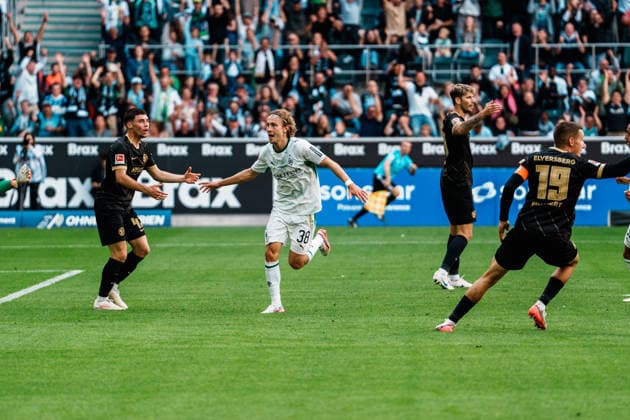 Deutschland: Fußball 1. Bundesliga Männer 2026 - 2027, 2. Spieltag - VfL Borussia Mönchengladbach vs SV Elversberg (ista Borussia Park): Jubel, Tor, Freude, feiern, Spass, Emotionen von Hugo Bolin (Borussia Mönchengladbach, 38) zum 2 zu 1 *** Germany Soccer 1. Bundesliga Men 2026–2027, Matchday 2: VfL Borussia Mönchengladbach vs. SV Elversberg at Borussia Park—cheers, goal, joy, celebration, fun, emotions from Hugo Bolin of Borussia Mönchengladbach, 38–2–1 Copyright: xThiemoxRudolphx