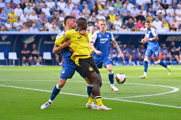 Albian HAJDARI (1899 Hoffenheim), Aktion,Zweikampf gegen Serhou GUIRASSY (DO). Fussball 1. Bundesliga Saison 2026 2027, 2.Spieltag, Spieltag02,, TSG 1899 Hoffenheim - Borussia Dortmund am 05.09.2026 , SNP ARENA *** Albian HAJDARI, 1899 Hoffenheim, Action, Tackle against Serhou GUIRASSY, DO Soccer, Bundesliga 1, 2026–2027 Season, Matchday 2, Matchday 02, TSG 1899 Hoffenheim vs. Borussia Dortmund on September 5, 2026, SNP ARENA