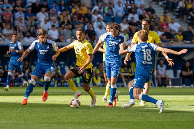 1. Bundesliga: TSG Hoffenheim vs Borussia Dortmund, 05.09.2026 Ethan Nwaneri (Borussia Dortmund, 18) behauptet den Ball unter Bedrängnis mehrerer Spieler der TSG 1899 Hoffenheim. 1. Bundesliga: TSG Hoffenheim vs Borussia Dortmund, SNP Arena, 05.09.2026 DFB DFL REGULATIONS PROHIBIT ANY USE OF PHOTOGRAPHS AS IMAGE SEQUENCES AND OR QUASI-VIDEO. *** 1 Bundesliga: TSG Hoffenheim vs. Borussia Dortmund, September 5, 2026 — Ethan Nwaneri of Borussia Dortmund, No. 18, holds onto the ball while under pressure from several TSG 1899 Hoffenheim players. 1 Bundesliga: TSG Hoffenheim vs. Borussia Dortmund, SNP Arena, September 5, 2026 DFB and DFL regulations prohibit any use of photographs as image sequences and or quasi-video. Copyright: xBEAUTIFULxSPORTS Hillx