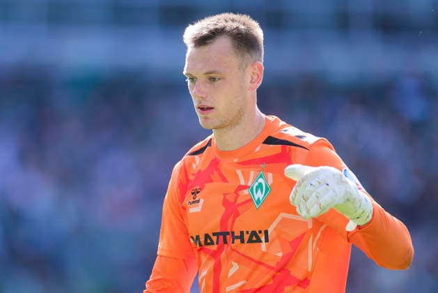 Torhueter Karl Hein (Werder Bremen) gestikuliert waehrend des Spiels der 1. Bundesliga zwischen SV Werder Bremen und RB Leipzig, Weserstadion am 05. September 2026 in Bremen, Deutschland. (Foto von Marco Steinbrenner DeFodi Images) +++ Torhueter Karl Hein (Werder Bremen) gestures during the Bundesliga match between SV Werder Bremen and RB Leipzig at Weserstadion on September 5, 2026 in Bremen, Germany. (Photo by Marco Steinbrenner DeFodi Images) DFB DFL REGULATIONS PROHIBIT ANY USE OF PHOTOGRAPHS AS IMAGE SEQUENCES AND OR QUASI-VIDEO. (Photo by Marco Steinbrenner DeFodi Images) - *** Goalkeeper Karl Hein of Werder Bremen gestures during the Bundesliga match between SV Werder Bremen and RB Leipzig at Weserstadion on September 5, 2026, in Bremen, Germany. Photo by Marco Steinbrenner, DeFodi Images. Goalkeeper Karl Hein of Werder Bremen gestures during the Bundesliga match between SV Werder Bremen and RB Leipzig at Weserstadion on September 5, 2026 in Bremen, Germany. Photo by Marco Steinbrenner, DeFodi Images. DFB and DFL regulations prohibit any use of photographs as image sequences and or quasi-video. Photo by Marco Steinbrenner, DeFodi Images.