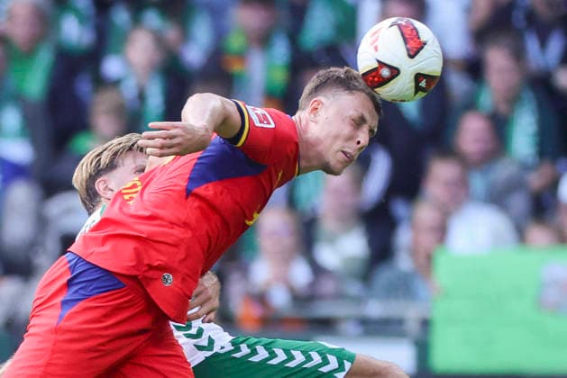 Niclas Fuellkrug (Werder Bremen) und Maxime Esteve (RB Leipzig) kaempfen um den Ball waehrend des Spiels der 1. Bundesliga zwischen SV Werder Bremen und RB Leipzig, Weserstadion am 05. September 2026 in Bremen, Deutschland. (Foto von Marco Steinbrenner DeFodi Images) +++ Niclas Fuellkrug (Werder Bremen) und Maxime Esteve (RB Leipzig) battle for the ball during the Bundesliga match between SV Werder Bremen and RB Leipzig at Weserstadion on September 5, 2026 in Bremen, Germany. (Photo by Marco Steinbrenner DeFodi Images) DFB DFL REGULATIONS PROHIBIT ANY USE OF PHOTOGRAPHS AS IMAGE SEQUENCES AND OR QUASI-VIDEO. (Photo by Marco Steinbrenner DeFodi Images) - *** Niclas Fuellkrug of Werder Bremen and Maxime Esteve of RB Leipzig battle for the ball during the Bundesliga match between SV Werder Bremen and RB Leipzig at Weserstadion on September 5, 2026, in Bremen, Germany. Photo by Marco Steinbrenner, DeFodi Images. Niclas Fuellkrug of Werder Bremen and Maxime Esteve of RB Leipzig battle for the ball during the Bundesliga match between SV Werder Bremen and RB Leipzig at Weserstadion on September 5, 2026 in Bremen, Germany. Photo by Marco Steinbrenner, DeFodi Images. DFB and DFL regulations prohibit any use of photographs as image sequences and or quasi-video. Photo by Marco Steinbrenner, DeFodi Images.
