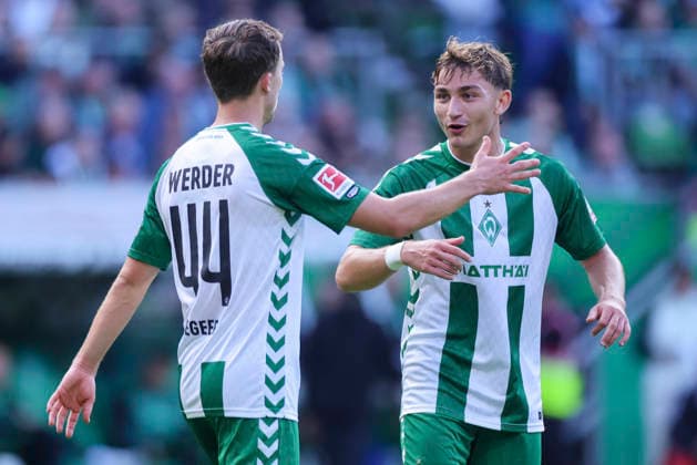 Youri Regeer (Werder Bremen) und Ivan San Jose Cantalejo Chuki (Werder Bremen) unterhalten sich waehrend des Spiels der 1. Bundesliga zwischen SV Werder Bremen und RB Leipzig, Weserstadion am 05. September 2026 in Bremen, Deutschland. (Foto von Marco Steinbrenner DeFodi Images) +++ Youri Regeer (Werder Bremen) und Ivan San Jose Cantalejo Chuki (Werder Bremen) talk together during the Bundesliga match between SV Werder Bremen and RB Leipzig at Weserstadion on September 5, 2026 in Bremen, Germany. (Photo by Marco Steinbrenner DeFodi Images) DFB DFL REGULATIONS PROHIBIT ANY USE OF PHOTOGRAPHS AS IMAGE SEQUENCES AND OR QUASI-VIDEO. (Photo by Marco Steinbrenner DeFodi Images) - *** Youri Regeer of Werder Bremen and Ivan San Jose Cantalejo Chuki of Werder Bremen chat during the Bundesliga match between SV Werder Bremen and RB Leipzig at Weserstadion on September 5, 2026, in Bremen, Germany. Photo by Marco Steinbrenner, DeFodi Images. Youri Regeer of Werder Bremen and Ivan San Jose Cantalejo Chuki of Werder Bremen talk together during the Bundesliga match between SV Werder Bremen and RB Leipzig at Weserstadion on September 5, 2026 in Bremen, Germany. Photo by Marco Steinbrenner, DeFodi Images. DFB and DFL regulations prohibit any use of photographs as image sequences and or quasi-video. Photo by Marco Steinbrenner, DeFodi Images.