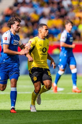 1. Bundesliga, 2. Spieltag, TSG 1899 Hoffenheim vs. Borussia Dortmund am 05.09.2026 Ethan Nwaneri debut erster Einsatz Einwechselung WICHTIGER HINWEIS: Gemäß den Vorgaben der DFL und des DFB ist es untersagt, in dem Stadion und oder vom Spiel angefertigte Fotoaufnahmen in Form von Sequenzbildern und oder videoähnlichen Fotostrecken zu verwerten bzw. verwerten zu lassen. *** Bundesliga 1, Matchday 2, TSG 1899 Hoffenheim vs. Borussia Dortmund on September 5, 2026—Ethan Nwaneri’s debut, first appearance, came off the bench. IMPORTANT NOTICE: In accordance with DFL and DFB regulations, it is prohibited to use or allow the use of photographs taken in the stadium and or during the game in the form of sequential images and or video-like photo sequences Copyright: xBahhoxKarax