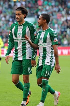 05.09.26, GER, Fussball, 1.FBL Männer, 2. Spieltag, Saison2026 2027, SV Werder Bremen vs. RB Leipzig Halbzeitpause 1:0. Eren Dinkci Eren Dinkci (SV Werder Bremen 18) und Arthur (SV Werder Bremen 13) Bremen Weserstadion Bremen Germany *** September 26, 2026, GER, Soccer, Men s 1st Division, Matchday 2, 2026–2027 Season, SV Werder Bremen vs. RB Leipzig Halftime 1–0 Eren Dinkci Eren Dinkci SV Werder Bremen 18 and Arthur SV Werder Bremen 13 Bremen Weserstadion Bremen Germany Copyright: xnordphotoxGmbHx xTauchnitzx