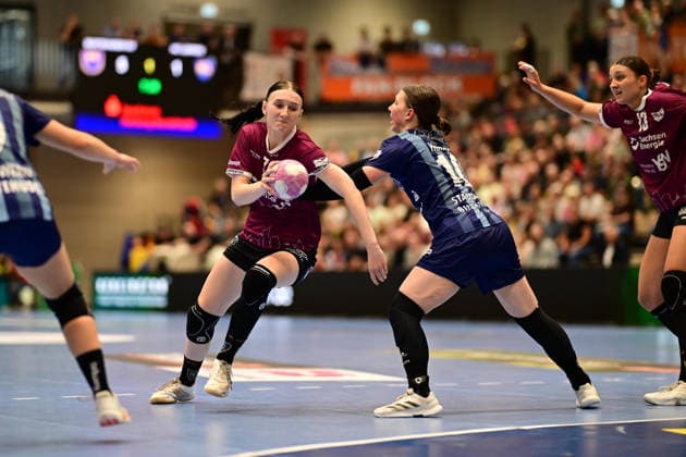 Handball I Frauen I Saison 2026-2027 I Bundesliga I 2. Spieltag I Buxtehuder SV - HC Leipzig I 05.09.2026 Lisa Lammich (76, HC Leipzig) Anika Hampel (10, Buxtehuder Sportverein) Buxtehude Halle Nord (Neu) Niedersachsen Deutschland Copyright: xLobeca FelixxWeißbergx