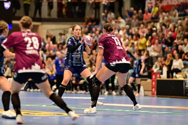 Handball I Frauen I Saison 2026-2027 I Bundesliga I 2. Spieltag I Buxtehuder SV - HC Leipzig I 05.09.2026 Johanna Andresen (18, Buxtehuder Sportverein) Laura Sophie Klocke (13, HC Leipzig) Buxtehude Halle Nord (Neu) Niedersachsen Deutschland Copyright: xLobeca FelixxWeißbergx