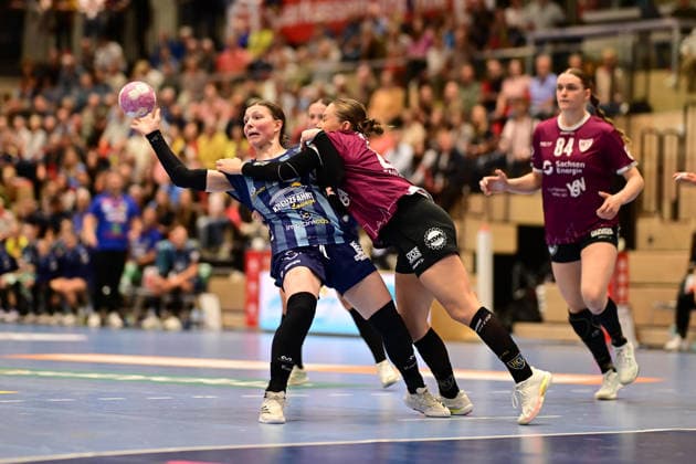 Handball I Frauen I Saison 2026-2027 I Bundesliga I 2. Spieltag I Buxtehuder SV - HC Leipzig I 05.09.2026 Anika Hampel (10, Buxtehuder Sportverein) Lara Tauchmann (28, HC Leipzig) Buxtehude Halle Nord (Neu) Niedersachsen Deutschland Copyright: xLobeca FelixxWeißbergx
