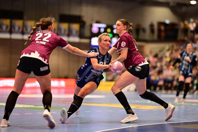 Handball I Frauen I Saison 2026-2027 I Bundesliga I 2. Spieltag I Buxtehuder SV - HC Leipzig I 05.09.2026 Ruslana Litvinov (81, Buxtehuder Sportverein) Emma Niemann (84, HC Leipzig) Buxtehude Halle Nord (Neu) Niedersachsen Deutschland Copyright: xLobeca FelixxWeißbergx