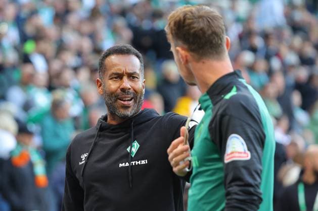 05.09.26, GER, Fussball, 1.FBL Männer, 2. Spieltag, Saison2026 2027, SV Werder Bremen vs. RB Leipzig Halbzeitpause 1:0. Trainer Daniel Thioune (SV Werder Bremen) und Co-Trainer Christian Groß Christian Gross (SV Werder Bremen) Bremen Weserstadion Bremen Germany *** 05 09 26, GER, Soccer, 1st Bundesliga Men, Matchday 2, 2026–2027 Season, SV Werder Bremen vs. RB Leipzig, Halftime, 1–0, Head Coach Daniel Thioune, SV Werder Bremen, and Assistant Coach Christian Groß, SV Werder Bremen, Weserstadion, Bremen, Germany Copyright: xnordphotoxGmbHx xTauchnitzx
