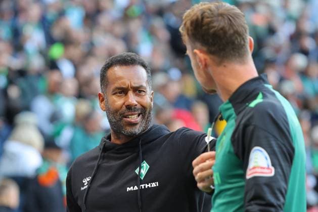 05.09.26, GER, Fussball, 1.FBL Männer, 2. Spieltag, Saison2026 2027, SV Werder Bremen vs. RB Leipzig Halbzeitpause 1:0. Trainer Daniel Thioune (SV Werder Bremen) und Co-Trainer Christian Groß Christian Gross (SV Werder Bremen) Bremen Weserstadion Bremen Germany *** 05 09 26, GER, Soccer, 1st Bundesliga Men, Matchday 2, 2026–2027 Season, SV Werder Bremen vs. RB Leipzig, Halftime, 1–0, Head Coach Daniel Thioune, SV Werder Bremen, and Assistant Coach Christian Groß, SV Werder Bremen, Weserstadion, Bremen, Germany Copyright: xnordphotoxGmbHx xTauchnitzx