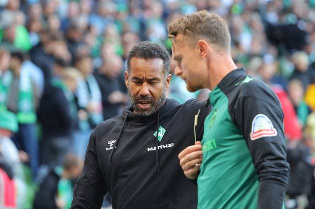 05.09.26, GER, Fussball, 1.FBL Männer, 2. Spieltag, Saison2026 2027, SV Werder Bremen vs. RB Leipzig Halbzeitpause 1:0. Trainer Daniel Thioune (SV Werder Bremen) und Co-Trainer Christian Groß Christian Gross (SV Werder Bremen) Bremen Weserstadion Bremen Germany *** 05 09 26, GER, Soccer, 1st Bundesliga Men, Matchday 2, 2026–2027 Season, SV Werder Bremen vs. RB Leipzig, Halftime, 1–0, Head Coach Daniel Thioune, SV Werder Bremen, and Assistant Coach Christian Groß, SV Werder Bremen, Weserstadion, Bremen, Germany Copyright: xnordphotoxGmbHx xTauchnitzx