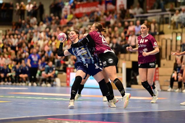 Handball I Frauen I Saison 2026-2027 I Bundesliga I 2. Spieltag I Buxtehuder SV - HC Leipzig I 05.09.2026 Anika Hampel (10, Buxtehuder Sportverein) Lara Tauchmann (28, HC Leipzig) Buxtehude Halle Nord (Neu) Niedersachsen Deutschland Copyright: xLobeca FelixxWeißbergx