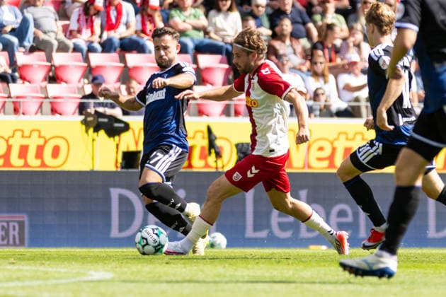 05.09.2026, Fussball, GER, Saison, 3.Liga, Saision 2026 2027, 04. Spieltag, SSV Jahn Regensburg - MSV Duisburg Can Coskun (Duisburg) gegen David Philipp (SSV Jahn Regensburg) DFL REGULATIONS PROHIBIT ANY USE OF PHOTOGRAPHS AS IMAGE SEQUENCES AND OR QUASI-VIDEO.