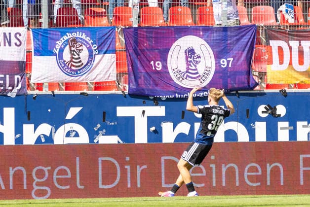 05.09.2026, Fussball, GER, Saison, 3.Liga, Saision 2026 2027, 04. Spieltag, SSV Jahn Regensburg - MSV Duisburg Peter Remmert (Duisburg) jubelt nach dem 1:1 in Unterzahl DFL REGULATIONS PROHIBIT ANY USE OF PHOTOGRAPHS AS IMAGE SEQUENCES AND OR QUASI-VIDEO.