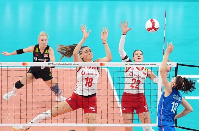 Sport Bilder des Tages Turkiye v Serbia - CEV EuroVolley 2026 ISTANBUL, TURKIYE - SEPTEMBER 5: Hande Baladin (7) of Turkiye in action against Tijana Boskovic (18) of Serbia during the CEV Women s European Volleyball Championship semifinal match between Turkiye and Serbia at Sinan Erdem Sports Hall in Istanbul, Turkiye, on September 5, 2026. Cemal Yurttas Anadolu Istanbul Turkey. Editorial use only. Please get in touch for any other usage.  Copyright: x2026xAnadoluxCemalxYurttasx