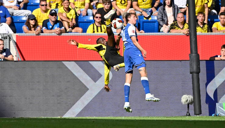 Zweikampf, Aktion Serhou Guirassy Borussia Dortmund BVB (09) gegen Wouter Burger TSG 1899 Hoffenheim (18) TSG 1899 Hoffenheim vs Borussia Dortmund BVB 05.09.2026 DFL REGULATIONS PROHIBIT ANY USE OF PHOTOGRAPHS AS IMAGE SEQUENCES AND OR QUASI-VIDEO TSG 1899 Hoffenheim vs Borussia Dortmund BVB *** Tackle, Action: Serhou Guirassy (Borussia Dortmund BVB 09) vs. Wouter Burger (TSG 1899 Hoffenheim 18); TSG 1899 Hoffenheim vs. Borussia Dortmund BVB, September 5, 2026. DFL regulations prohibit any use of photographs as IIMAGE SEQUENCES AND OR QUASI-VIDEO TSG 1899 Hoffenheim vs. Borussia Dortmund BVB