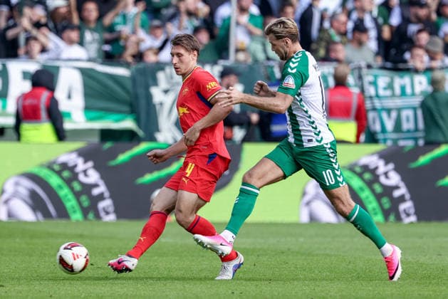 v.li.: Willi Orban (RB Leipzig, 4) und Niclas Füllkrug (SV Werder Bremen, 10) im Zweikampf, Duell, Dynamik, Aktion, Action, Spielszene, DIE DFL-RICHTLINIEN UNTERSAGEN JEGLICHE NUTZUNG VON FOTOS ALS SEQUENZBILDER UND ODER VIDEOAÌˆHNLICHE FOTOSTRECKEN. DFL REGULATIONS PROHIBIT ANY USE OF PHOTOGRAPHS AS IMAGE SEQUENCES AND OR QUASI-VIDEO., 05.09.2026, Bremen (Deutschland), Fussball, Bundesliga, SV Werder Bremen - RB Leipzig *** Willi Orban (RB Leipzig, 4) and Niclas Füllkrug (SV Werder Bremen, 10) in a one-on-one battle, duel, dynamic moment, action, game scene, DFL REGULATIONS PROHIBIT ANY USE OF PHOTOGRAPHS AS STILL IMAGES AND OR VIDEO-LIKE PHOTO SEQUENCES DFL REGULATIONS PROHIBIT ANY USE OF PHOTOGRAPHS AS IMAGE SEQUENCES AND OR QUASI-VIDEO, May 9, 2026, Bremen, Germany, Soccer, Bundesliga, SV Werder Bremen vs. RB Leipzig xobx