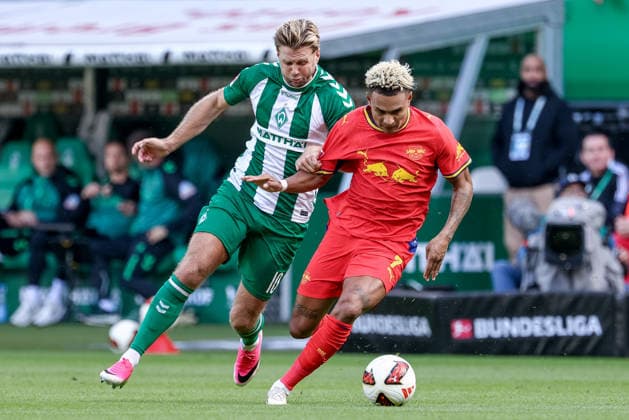 v.li.: Niclas Füllkrug (SV Werder Bremen, 10) und Antonio Nusa (RB Leipzig, 7) im Zweikampf, Duell, Dynamik, Aktion, Action, Spielszene, DIE DFL-RICHTLINIEN UNTERSAGEN JEGLICHE NUTZUNG VON FOTOS ALS SEQUENZBILDER UND ODER VIDEOAÌˆHNLICHE FOTOSTRECKEN. DFL REGULATIONS PROHIBIT ANY USE OF PHOTOGRAPHS AS IMAGE SEQUENCES AND OR QUASI-VIDEO., 05.09.2026, Bremen (Deutschland), Fussball, Bundesliga, SV Werder Bremen - RB Leipzig *** From left: Niclas Füllkrug of SV Werder Bremen, 10, and Antonio Nusa of RB Leipzig, 7, in a one-on-one battle, duel, dynamic moment, action, game scene, DFL REGULATIONS PROHIBIT ANY USE OF PHOTOGRAPHS AS STILL IMAGES AND OR VIDEO-LIKE PHOTO SEQUENCES DFL REGULATIONS PROHIBIT ANY USE OF PHOTOGRAPHS AS IMAGE SEQUENCES AND OR QUASI-VIDEO, May 9, 2026, Bremen, Germany, Soccer, Bundesliga, SV Werder Bremen vs. RB Leipzig xobx