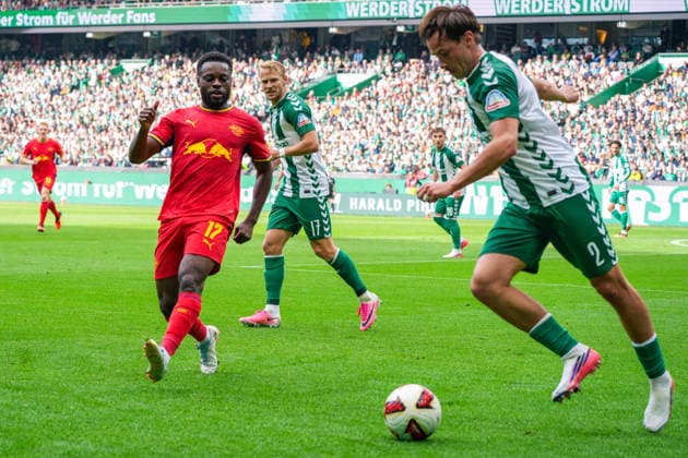 Olivier Deman (Werder Bremen, 2), Ridle Baku (RB Leipzig, 17), Deutschland: Fussball, Bundesliga, Saison 2026 27, 2. Spieltag, 05.09.2026, Werder Bremen vs RB Leipzig, Weserstadion (Bremen) *** Olivier Deman, Werder Bremen, 2; Ridle Baku, RB Leipzig, 17; German Soccer, Bundesliga, 2026–27 Season, Matchday 2, September 5, 2026, Werder Bremen vs. RB Leipzig, Weserstadion, Bremen Copyright: xLeonxFrickx