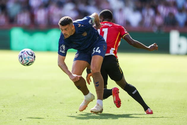 5th September 2026; Gtech Community Stadium, Brentford, London, England; Premier League Football, Brentford versus Sunderland; Granit Xhaka of Sunderland and Dango Ouattara of Brentford compete for the ball HenningxvonxJagow