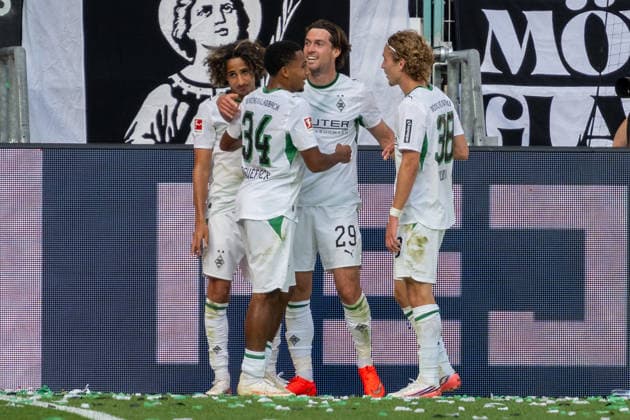 Die Gladbacher Spieler Wael Mohya (Borussia Moenchengladbach, 36), Mathieu Nguefack (Borussia Moenchengladbach, 34) und Hugo Bolin (Borussia Moenchengladbach, 38) bejubeln mit Joe Scally (Borussia Moenchengladbach, 29) sein Tor zum 3:1. Borussia Moenchengladbach vs. SV Elversberg, Fussball, 1. Bundesliga, 02. Spieltag, Saison 2026 2027, 05.09.2026 DFL DFB Regulations prohibit any use of Photographs as image sequences and or Quasivideo Borussia Moenchengladbach vs. SV Elversberg, Fussball, 1. Bundesliga, 02. Spieltag, Saison 2026 2027, 05.09.2026 Moenchengladbach *** The Borussia Mönchengladbach players Wael Mohya (Borussia Mönchengladbach), 36, Mathieu Nguefack of Borussia Mönchengladbach, 34, and Hugo Bolin of Borussia Mönchengladbach, 38, celebrate with Joe Scally of Borussia Mönchengladbach, 29, after his goal to make it 3–1 in the match between Borussia Mönchengladbach and SV Elversberg, soccer, 1. Bundesliga, Matchday 2, 2026–2027 season, September 5, 2026. DFL and DFB regulations prohibit any use of photographs as image sequences and or quasi-video. Borussia Mönchengladbach vs. SV Elversberg, soccer, Bundesliga 1, Matchday 2, 2026–2027 season, September 5, 2026, Mönchengladbach Copyright: xEibner-Pressefoto ThomasxHaeslerx EP_THR