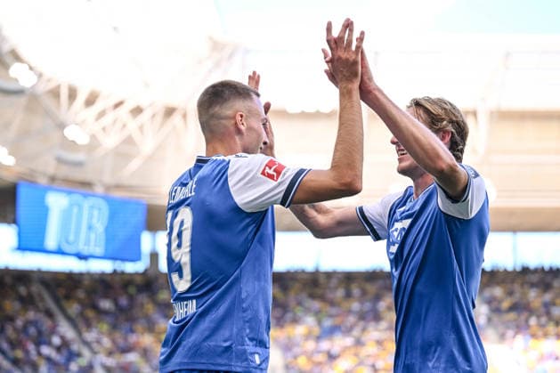 Tim Lemperle (TSG 1899 Hoffenheim) Torjubel, jubelt mit seiner Mannschaft nach treffer zum 2:0 waehrend des spiels der 1. Bundesliga zwischen TSG Hoffenheim und Borussia Dortmund, SNP Arena am 05. September 2026 in Sinsheim, Deutschland. (Foto von Harry Langer DeFodi Images) +++ Tim Lemperle (TSG 1899 Hoffenheim) celebrates after scoring his team s second goal with teammates during the Bundesliga match between TSG Hoffenheim and Borussia Dortmund at SNP Arena on September 5, 2026 in Sinsheim, Germany. (Photo by Harry Langer DeFodi Images) DFB DFL REGULATIONS PROHIBIT ANY USE OF PHOTOGRAPHS AS IMAGE SEQUENCES AND OR QUASI-VIDEO. (Photo by Harry Langer DeFodi Images) DFB DFL REGULATIONS PROHIBIT ANY USE OF PHOTOGRAPHS AS IMAGE SEQUENCES AND OR QUASI-VIDEO. - *** Tim Lemperle of TSG 1899 Hoffenheim celebrates a goal with his teammates after scoring the team s second goal (2–0) during the Bundesliga match between TSG Hoffenheim and Borussia Dortmund, SNP Arena on September 5, 2026, in Sinsheim, Germany. Photo by Harry Langer, DeFodi Images. Tim Lemperle of TSG 1899 Hoffenheim celebrates with his teammates after his team’s second goal during the Bundesliga match between TSG Hoffenheim and Borussia Dortmund at SNP Arena on September 5, 2026 in Sinsheim, Germany. Photo by Harry Langer, DeFodi Images. DFB and DFL regulations prohibit any use of photographs as image sequences and or quasi-video. Photo by Harry Langer, DeFodi Images. DFB and DFL regulations prohibit any use of photographs as imSEQUENCES AND OR QUASI-VIDEO