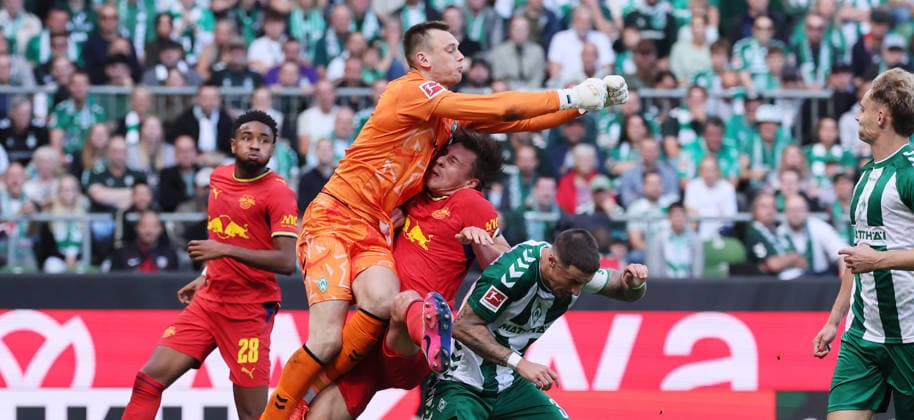 Bremen - RB Leipzig Bundesliga Bremen, 05.09.2026, Weserstadion, Fußball, 1.Bundesliga, 2.Spieltag , SV Werder Bremen vs. RB Leipzig , Im Bild von links: Torwart Karl Hein ( 1, Bremen), Willi Orban (4, RB Leipzig). Marco FriedlÊ( 32, Bremen). , Nur zur redaktionellen Nutzung. Only editorial use. , DFL DFB regulations prohibit any use of photographs as image sequences and or quasi-video. , *** Bremen vs. RB Leipzig, Bundesliga, Bremen, September 5, 2026, Weserstadion, Soccer, Bundesliga 1, Matchday 2, SV Werder Bremen vs. RB Leipzig. Pictured from left: Goalie Karl Hein (1), Bremen; Willi Orban (4), RB Leipzig’s Marco FriedlÊ 32, Bremen, For editorial use only. DFL and DFB regulations prohibit any use of photographs as image sequences and or quasi-video,