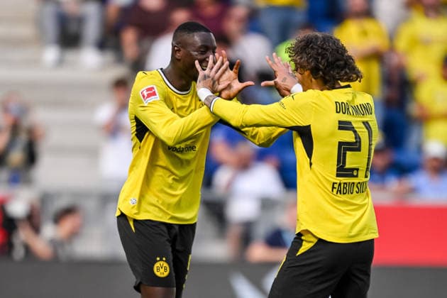 Fabio Silva (Borussia Dortmund) Torjubel, jubelt mit seiner Mannschaft nach treffer zum 2:2 waehrend des spiels der 1. Bundesliga zwischen TSG Hoffenheim und Borussia Dortmund, SNP Arena am 05. September 2026 in Sinsheim, Deutschland. (Foto von Harry Langer DeFodi Images) +++ Fabio Silva (Borussia Dortmund) celebrates after scoring his team s second goal with teammates during the Bundesliga match between TSG Hoffenheim and Borussia Dortmund at SNP Arena on September 5, 2026 in Sinsheim, Germany. (Photo by Harry Langer DeFodi Images) DFB DFL REGULATIONS PROHIBIT ANY USE OF PHOTOGRAPHS AS IMAGE SEQUENCES AND OR QUASI-VIDEO. (Photo by Harry Langer DeFodi Images) DFB DFL REGULATIONS PROHIBIT ANY USE OF PHOTOGRAPHS AS IMAGE SEQUENCES AND OR QUASI-VIDEO. - *** Fabio Silva of Borussia Dortmund celebrates a goal with his teammates after scoring the 2-2 equalizer during the Bundesliga match between TSG Hoffenheim and Borussia Dortmund, SNP Arena on September 5, 2026, in Sinsheim, Germany. Photo by Harry Langer, DeFodi Images. Fabio Silva of Borussia Dortmund celebrates with his teammates after scoring his team’s second goal during the Bundesliga match between TSG Hoffenheim and Borussia Dortmund at SNP Arena on September 5, 2026, in Sinsheim, Germany. Photo by Harry Langer, DeFodi Images. DFB and DFL regulations prohibit any use of photographs as image sequences and or quasi-video. Photo by Harry Langer, DeFodi Images. DFB and DFL regulations prohibit any use of photographs as imSEQUENCES AND OR QUASI-VIDEO