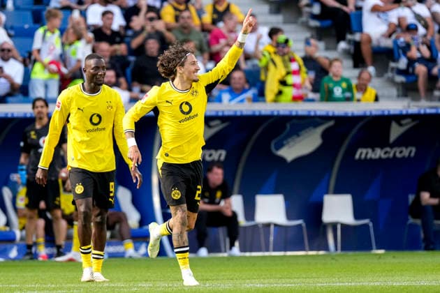 v.li.: Serhou Guirassy (BVB, 9), Fabio Silva (BVB, 21), Spieler von Borussia Dortmund (BVB 09), jubeln über das Tor zum 2:2, Jubel, Torjubel, Torerfolg, celebrate the goal, goal, celebration, jubelt ueber das Tor, Freuen, Freude, freut sich, optimistisch, positiv, Spielszene, Highlight, Action, Aktion, 05.09.2026, Sinsheim (Deutschland), Fussball, Bundesliga, TSG 1899 Hoffenheim - Borussia Dortmund, DFB DFL REGULATIONS PROHIBIT ANY USE OF PHOTOGRAPHS AS IMAGE SEQUENCES AND OR QUASI-VIDEO. *** From left: Serhou Guirassy (BVB), 9; Fabio Silva (BVB), 21; Borussia Dortmund (BVB 09) players celebrating the goal that tied the score at 2–2, Celebration, goal celebration, scoring a goal, celebrate the goal, goal, celebration, celebrating the goal, rejoicing, joy, happy, optimistic, positive, game scene, highlight, action, 05 09 2026, Sinsheim, Germany, soccer, Bundesliga, TSG 1899 Hoffenheim vs. Borussia Dortmund, DFB and DFL regulations prohibit any use of photographs as image sequences and or quasi-video xozx