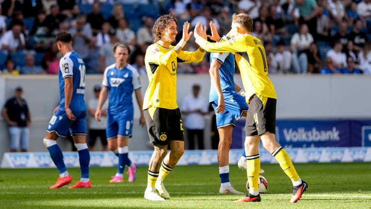 v.li.: Fabio Silva (BVB, 21), Maximilian Beier (BVB, 14), Spieler von Borussia Dortmund (BVB 09), jubeln über das Tor zum 2:2, Jubel, Torjubel, Torerfolg, celebrate the goal, goal, celebration, jubelt ueber das Tor, Freuen, Freude, freut sich, optimistisch, positiv, Spielszene, Highlight, Action, Aktion, 05.09.2026, Sinsheim (Deutschland), Fussball, Bundesliga, TSG 1899 Hoffenheim - Borussia Dortmund, DFB DFL REGULATIONS PROHIBIT ANY USE OF PHOTOGRAPHS AS IMAGE SEQUENCES AND OR QUASI-VIDEO. *** Fabio Silva (BVB), 21, Maximilian Beier (BVB), 14, players from Borussia Dortmund BVB 09, celebrating the goal that tied the score at 2-2, Celebration, goal celebration, scoring a goal, celebrate the goal, goal, celebration, celebrating the goal, joy, happiness, happy, optimistic, positive, game scene, highlight, action, 05 09 2026, Sinsheim, Germany, soccer, Bundesliga, TSG 1899 Hoffenheim vs. Borussia Dortmund, DFB and DFL regulations prohibit any use of photographs as image sequences and or quasi-video xozx