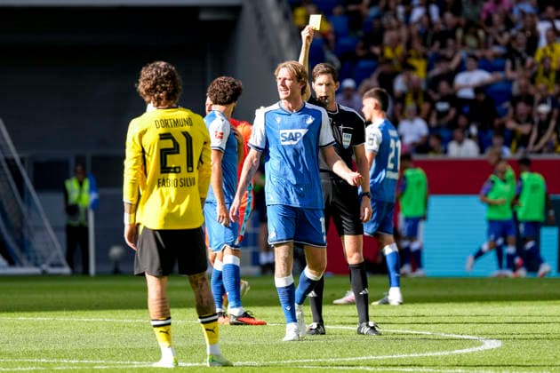 v.li.: Wouter Burger (Hoffenheim, 18) sieht von Dr. Matthias Jöllenbeck (Schiedsrichter) die Gelbe Karte, Verwarnung, yellow card, Action, Aktion, Spielszene, 05.09.2026, Sinsheim (Deutschland), Fussball, Bundesliga, TSG 1899 Hoffenheim - Borussia Dortmund, DFB DFL REGULATIONS PROHIBIT ANY USE OF PHOTOGRAPHS AS IMAGE SEQUENCES AND OR QUASI-VIDEO. *** From left: Wouter Burger (Hoffenheim), 18, is shown the yellow card by referee Dr. Matthias Jöllenbeck; warning, yellow card, action, play, game scene, September 5, 2026, Sinsheim, Germany, soccer, Bundesliga, TSG 1899 Hoffenheim vs. Borussia Dortmund, DFB and DFL regulations prohibit any use of photographs as image sequences and or quasi-video xozx