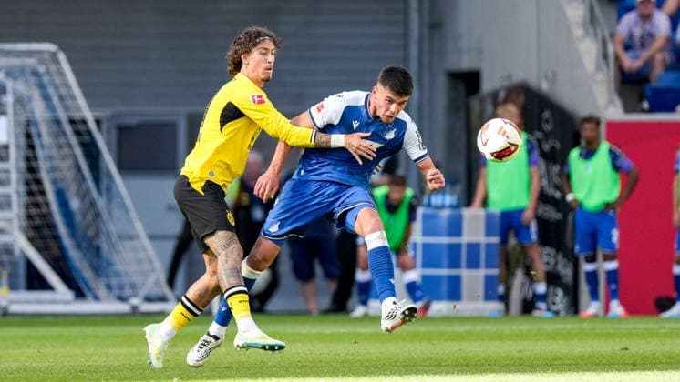 v.li.: Fabio Silva (BVB, 21), Albian Hajdari (Hoffenheim, 21), Zweikampf, Spielszene, Duell, duel, tackle, tackling, Dynamik, Action, Aktion, 05.09.2026, Sinsheim (Deutschland), Fussball, Bundesliga, TSG 1899 Hoffenheim - Borussia Dortmund, DFB DFL REGULATIONS PROHIBIT ANY USE OF PHOTOGRAPHS AS IMAGE SEQUENCES AND OR QUASI-VIDEO. *** From left: Fabio Silva (BVB), 21, Albian Hajdari (Hoffenheim), 21, tackle, game scene, duel, tackle, tackling, dynamism, action, 05 09 2026, Sinsheim, Germany, soccer, Bundesliga, TSG 1899 Hoffenheim vs. Borussia Dortmund, DFB and DFL regulations prohibit any use of photographs as image sequences and or quasi-video xozx