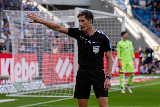 Schiedsrichter Dr. Matthias Jöllenbeck. xettx, Deutschland, Sinsheim, 05.09.2026, Fussball, Bundesliga: TSG 1899 Hoffenheim vs Borussia Dortmund, Saison 2026 2027, 2. Spieltag, SNP Arena DFL DFB REGULATIONS PROHIBIT ANY USE OF PHOTOGRAPHS AS IMAGE SEQUENCES AND OR QUASI-VIDEO. *** Referee Dr. Matthias Jöllenbeck xettx, Germany, Sinsheim, September 5, 2026, Soccer, Bundesliga: TSG 1899 Hoffenheim vs. Borussia Dortmund, 2026–2027 Season, Matchday 2, SNP Arena. DFL and DFB regulations prohibit any use of photographs as image sequences and or quasi-video.