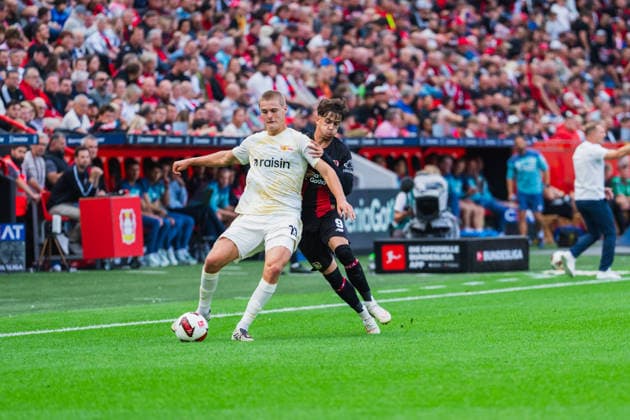Tom Rothe (1.FC Union Berlin, 15) und Afonso Moreira (Bayer 04 Leverkusen, 09) im harten Zweikampf um den Ball Bayer 04 Leverkusen vs. 1.FC Union Berlin, Fussball, 1.Bundesliga, 2.Spieltag, Saison 2026 27, 05.09.2026, DFL REGULATIONS PROHIBIT ANY USE OF PHOTOGRAPHS AS IMAGE SEQUENCES AND OR QUASI-VIDEO, Bayer 04 Leverkusen vs. 1.FC Union Berlin, Fussball, 1.Bundesliga, 2.Spieltag, Saison 2026 27, 05.09.2026 Leverkusen *** Tom Rothe of 1. FC Union Berlin (No. 15) and Afonso Moreira of Bayer 04 Leverkusen (No. 09) in a fierce battle for the ball; Bayer 04 Leverkusen vs. 1. FC Union Berlin, soccer, Bundesliga 1, Matchday 2, 2026–27 season, September 5, 2026, DFL regulations prohibit any use of photographs as image sequences and or quasi-video, Bayer 04 Leverkusen vs. 1 FC Union Berlin, soccer, Bundesliga 1, Matchday 2, 2026–27 season, September 5, 2026, Leverkusen Copyright: xEibner-Pressefoto LukasxBaldygax EP_LBA