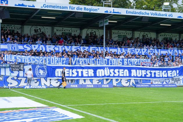 Deutschland: Fussball, 3. Liga, 4. Spieltag, Hänsch-Arena, SV Meppen vs. 1. FC Saarbrücken: Meister müssen aufsteigen Banner. Copyright: xMichelxWittex