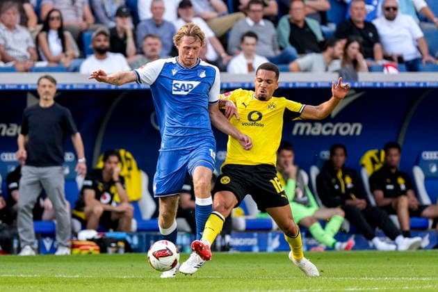v.li.: Wouter Burger (Hoffenheim, 18), Ethan Chidiebere Nwaneri (BVB, 18), Zweikampf, Spielszene, Duell, duel, tackle, tackling, Dynamik, Action, Aktion, 05.09.2026, Sinsheim (Deutschland), Fussball, Bundesliga, TSG 1899 Hoffenheim - Borussia Dortmund, DFB DFL REGULATIONS PROHIBIT ANY USE OF PHOTOGRAPHS AS IMAGE SEQUENCES AND OR QUASI-VIDEO. *** v li Wouter Burger Hoffenheim, 18, Ethan Chidiebere Nwaneri BVB, 18, tackle, game scene, duel, tackle, tackling, dynamics, action, 05 09 2026, Sinsheim, Germany, soccer, Bundesliga, TSG 1899 Hoffenheim, Borussia Dortmund, DFB and DFL regulations prohibit any use of photographs as image sequences and or quasi-video xozx