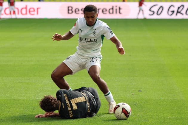05.09.2026, Fussball, Herren, 1. Bundesliga, Saison 2026 2027, Borussia Mönchengladbach - SV 07 Elversberg, Maurice Krattenmacher (SV 07 Elversberg), Mathieu Nguefack (Borussia Mönchengladbach) Mönchengladbach Ista-Borussia-Park Nordrhein-Westfalen Deutschland (DEU) *** September 5, 2026, Soccer, Men s, 1st Bundesliga, 2026–2027 season, Borussia Mönchengladbach vs. SV 07 Elversberg, Maurice Krattenmacher (SV 07 Elversberg), Mathieu Nguefack (Borussia Mönchengladbach), Mönchengladbach, Ista, Borussia Park, North Rhine-Westphalia, Germany, DEU Copyright: xSebastianxBachx