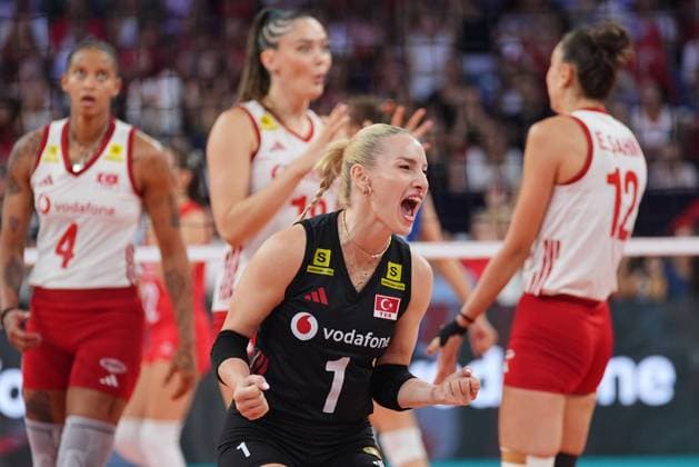 Turkiye v Serbia - CEV EuroVolley 2026 ISTANBUL, TURKIYE - SEPTEMBER 5: Players of Turkiye celebrate after victory at the CEV Women s European Volleyball Championship semifinal match between Turkiye and Serbia at Sinan Erdem Sports Hall in Istanbul, Turkiye, on September 5, 2026. Cemal Yurttas Anadolu Istanbul Turkey. Editorial use only. Please get in touch for any other usage.  Copyright: x2026xAnadoluxCemalxYurttasx