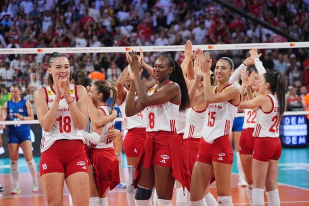 Turkiye v Serbia - CEV EuroVolley 2026 ISTANBUL, TURKIYE - SEPTEMBER 5: Players of Turkiye celebrate after victory at the CEV Women s European Volleyball Championship semifinal match between Turkiye and Serbia at Sinan Erdem Sports Hall in Istanbul, Turkiye, on September 5, 2026. Cemal Yurttas Anadolu Istanbul Turkey. Editorial use only. Please get in touch for any other usage.  Copyright: x2026xAnadoluxCemalxYurttasx