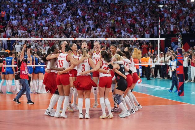 Turkiye v Serbia - CEV EuroVolley 2026 ISTANBUL, TURKIYE - SEPTEMBER 5: Players of Turkiye celebrate after victory at the CEV Women s European Volleyball Championship semifinal match between Turkiye and Serbia at Sinan Erdem Sports Hall in Istanbul, Turkiye, on September 5, 2026. Cemal Yurttas Anadolu Istanbul Turkey. Editorial use only. Please get in touch for any other usage.  Copyright: x2026xAnadoluxCemalxYurttasx