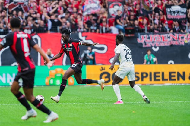 Edmond Tapsoba (Bayer 04 Leverkusen, 12) beim Pass vor Emmanuel Latte Lath (1.FC Union Berlin, 29) Bayer 04 Leverkusen vs. 1.FC Union Berlin, Fussball, 1.Bundesliga, 2.Spieltag, Saison 2026 27, 05.09.2026, DFL REGULATIONS PROHIBIT ANY USE OF PHOTOGRAPHS AS IMAGE SEQUENCES AND OR QUASI-VIDEO, Bayer 04 Leverkusen vs. 1.FC Union Berlin, Fussball, 1.Bundesliga, 2.Spieltag, Saison 2026 27, 05.09.2026 Leverkusen *** Edmond Tapsoba (Bayer 04 Leverkusen), No. 12, passing to Emmanuel Latte Lath (1. FC Union Berlin), No. 29; Bayer 04 Leverkusen vs. 1. FC Union Berlin, soccer, Bundesliga, Matchday 2, 2026–27 season, September 5, 2026, DFL regulations prohibit any use of photographs as image sequences and or quasi-video, Bayer 04 Leverkusen vs. 1. FC Union Berlin, soccer, Bundesliga 1, Matchday 2, 2026–27 season, September 5, 2026, Leverkusen Copyright: xEibner-Pressefoto LukasxBaldygax EP_LBA