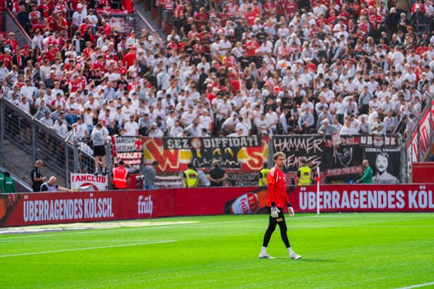 Frederik Ronnow (1.FC Union Berlin, 01) beim aufwaermen vor der Fankurve Bayer 04 Leverkusen vs. 1.FC Union Berlin, Fussball, 1.Bundesliga, 2.Spieltag, Saison 2026 27, 05.09.2026, DFL REGULATIONS PROHIBIT ANY USE OF PHOTOGRAPHS AS IMAGE SEQUENCES AND OR QUASI-VIDEO, Bayer 04 Leverkusen vs. 1.FC Union Berlin, Fussball, 1.Bundesliga, 2.Spieltag, Saison 2026 27, 05.09.2026 Leverkusen *** Frederik Ronnow, 1 FC Union Berlin, No. 01, warming up in front of the fan section during Bayer 04 Leverkusen vs. 1 FC Union Berlin, Soccer, Bundesliga 1, Matchday 2, 2026–27 Season, May 9, 2026, DFL regulations prohibit any use of photographs as image sequences and or quasi-video, Bayer 04 Leverkusen vs. 1 FC Union Berlin, soccer, Bundesliga 1, Matchday 2, 2026–27 season, May 9, 2026, Leverkusen Copyright: xEibner-Pressefoto LukasxBaldygax EP_LBA