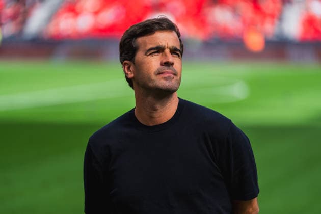 Carles Martinez (Bayer 04 Leverkusen, Trainer) mit Blick ins Stadion Bayer 04 Leverkusen vs. 1.FC Union Berlin, Fussball, 1.Bundesliga, 2.Spieltag, Saison 2026 27, 05.09.2026, DFL REGULATIONS PROHIBIT ANY USE OF PHOTOGRAPHS AS IMAGE SEQUENCES AND OR QUASI-VIDEO, Bayer 04 Leverkusen vs. 1.FC Union Berlin, Fussball, 1.Bundesliga, 2.Spieltag, Saison 2026 27, 05.09.2026 Leverkusen *** Carles Martinez, Bayer 04 Leverkusen, coach looking out toward the stadium; Bayer 04 Leverkusen vs. 1. FC Union Berlin, soccer, Bundesliga 1, Matchday 2, 2026–27 season, May 9, 2026, DFL REGULATIONS PROHIBIT ANY USE OF PHOTOGRAPHS AS IMAGE SEQUENCES AND OR QUASI-VIDEO, Bayer 04 Leverkusen vs. 1. FC Union Berlin, soccer, Bundesliga 1, Matchday 2, 2026–27 season, May 9, 2026, Leverkusen Copyright: xEibner-Pressefoto LukasxBaldygax EP_LBA