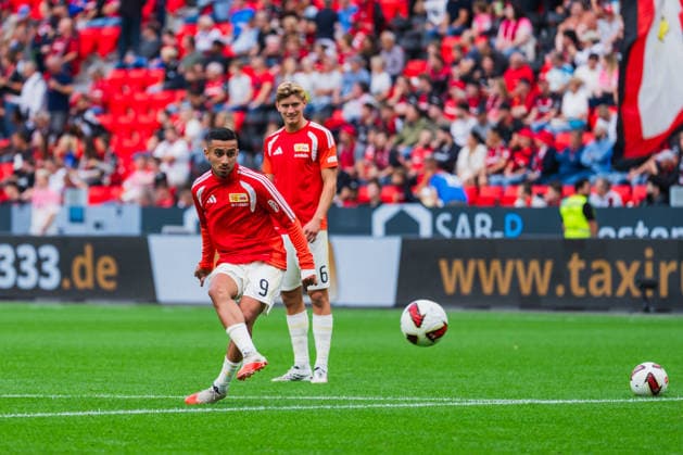 Livan Burcu (1.FC Union Berlin, 09) beim Schusstraining, Aljoscha Kemlein (1.FC Union Berlin, 06) Bayer 04 Leverkusen vs. 1.FC Union Berlin, Fussball, 1.Bundesliga, 2.Spieltag, Saison 2026 27, 05.09.2026, DFL REGULATIONS PROHIBIT ANY USE OF PHOTOGRAPHS AS IMAGE SEQUENCES AND OR QUASI-VIDEO, Bayer 04 Leverkusen vs. 1.FC Union Berlin, Fussball, 1.Bundesliga, 2.Spieltag, Saison 2026 27, 05.09.2026 Leverkusen *** Livan Burcu of 1. FC Union Berlin, 09, during shooting practice; Aljoscha Kemlein of 1. FC Union Berlin, 06 Bayer 04 Leverkusen vs. 1 FC Union Berlin, Soccer, Bundesliga 1, Matchday 2, 2026–27 Season, September 5, 2026, DFL regulations prohibit any use of photographs as image sequences and or quasi-video, Bayer 04 Leverkusen vs. 1 FC Union Berlin, soccer, Bundesliga 1, Matchday 2, 2026–27 season, May 9, 2026, Leverkusen Copyright: xEibner-Pressefoto LukasxBaldygax EP_LBA