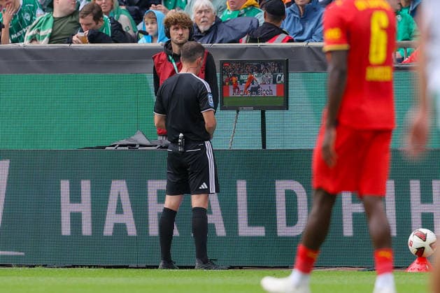05.09.2026, xtgx, Fussball - 1.Bundesliga SV Werder Bremen - RB Leipzig v.l. Symbolfoto, Symbolbild, Symbol, VAR, Videobeweis (DFL DFB REGULATIONS PROHIBIT ANY USE OF PHOTOGRAPHS as IMAGE SEQUENCES and or QUASI-VIDEO) Bremen *** September 5, 2026, xtgx, Soccer, Bundesliga 1, SV Werder Bremen vs. RB Leipzig, stock photo, stock image, symbol, VAR, video review, DFL, DFB. REGULATIONS PROHIBIT ANY USE OF PHOTOGRAPHS AS IMAGE SEQUENCES AND OR QUASI-VIDEO. Bremen