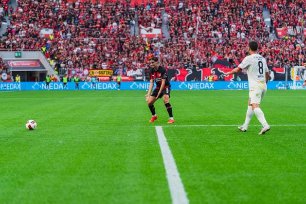 Miguel Guiterrez (Bayer 04 Leverkusen, 03) fordert den Ball vor dem Strafraum, Rani Khedira (1.FC Union Berlin, 08) Bayer 04 Leverkusen vs. 1.FC Union Berlin, Fussball, 1.Bundesliga, 2.Spieltag, Saison 2026 27, 05.09.2026, DFL REGULATIONS PROHIBIT ANY USE OF PHOTOGRAPHS AS IMAGE SEQUENCES AND OR QUASI-VIDEO, Bayer 04 Leverkusen vs. 1.FC Union Berlin, Fussball, 1.Bundesliga, 2.Spieltag, Saison 2026 27, 05.09.2026 Leverkusen *** Miguel Guiterrez of Bayer 04 Leverkusen (No. 03) challenges for the ball in front of the penalty area; Rani Khedira of 1. FC Union Berlin, 08 Bayer 04 Leverkusen vs. 1 FC Union Berlin, Soccer, Bundesliga 1, Matchday 2, 2026–27 Season, May 9, 2026, DFL regulations prohibit any use of photographs as image sequences and or quasi-video, Bayer 04 Leverkusen vs. 1 FC Union Berlin, soccer, Bundesliga 1, Matchday 2, 2026–27 season, May 9, 2026, Leverkusen Copyright: xEibner-Pressefoto LukasxBaldygax EP_LBA